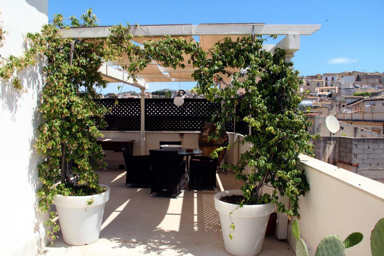Neathon Rooms Noto Exterior photo